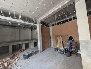 Local en planta baja vaciado durante su conversión en vivienda en Burgos capital