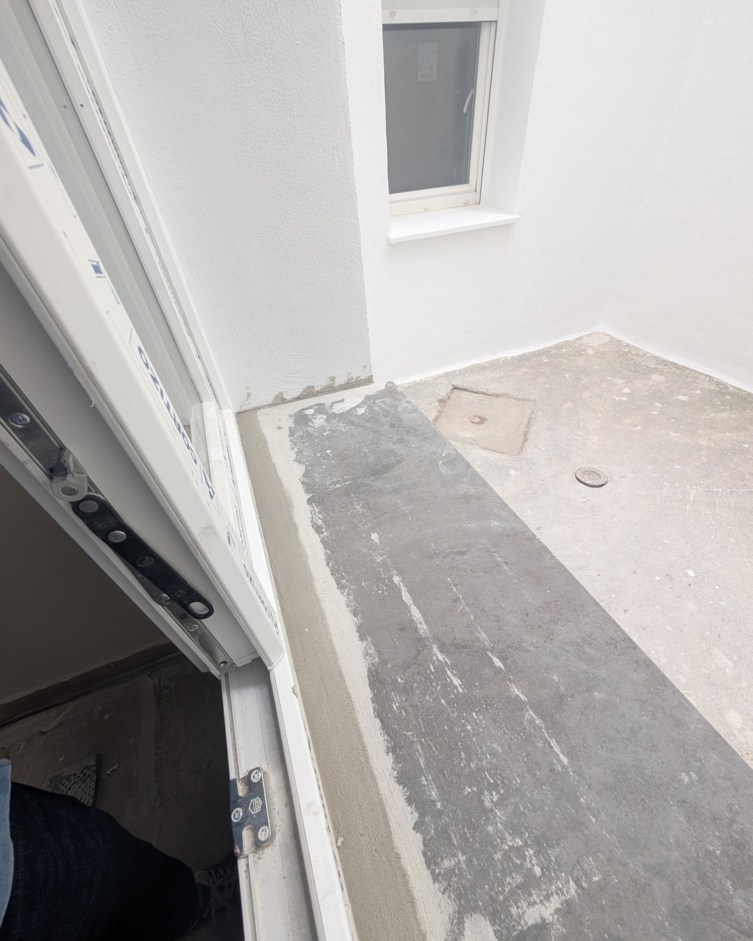 Empresas de reformas en Burgos - Reformas de baños, cocinas y tejados Plato de ducha de obra con lámina impermeabilizante antes de alicatar, Burgos